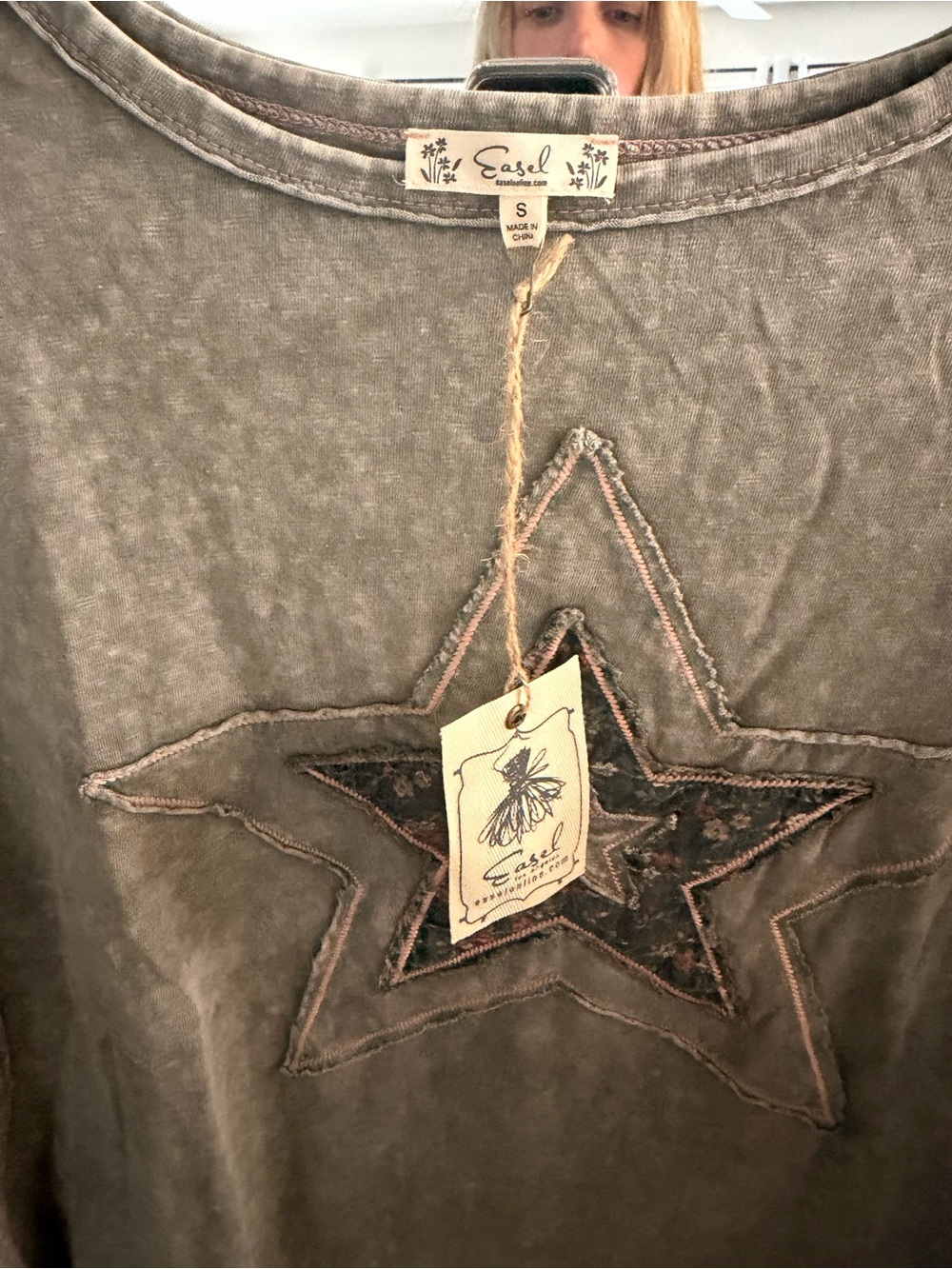POL Washed Gray Star Graphic Short Sleeve Tee - Picture 4 of 8